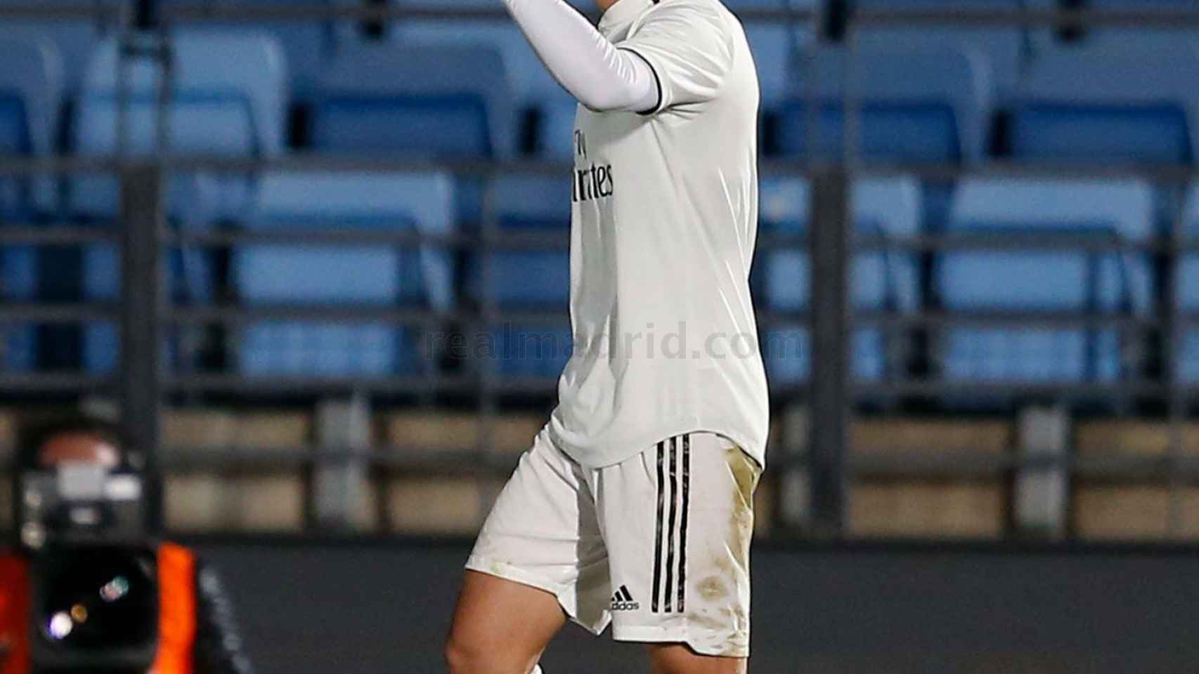 Dani Gómez celebra su gol ante el Valladolid B