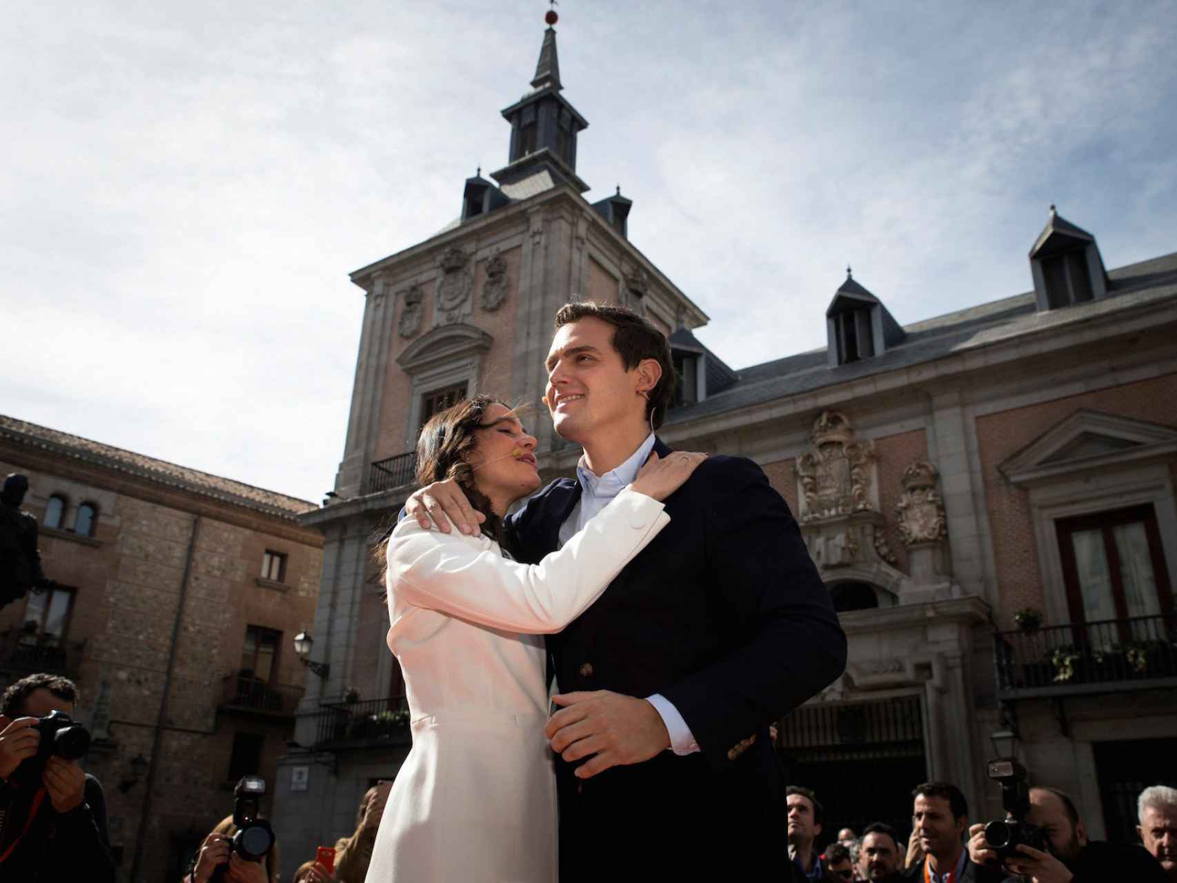 Inés Arrimadas y Albert Rivera, este sábado en la Plaza de la Villa de Madrid.