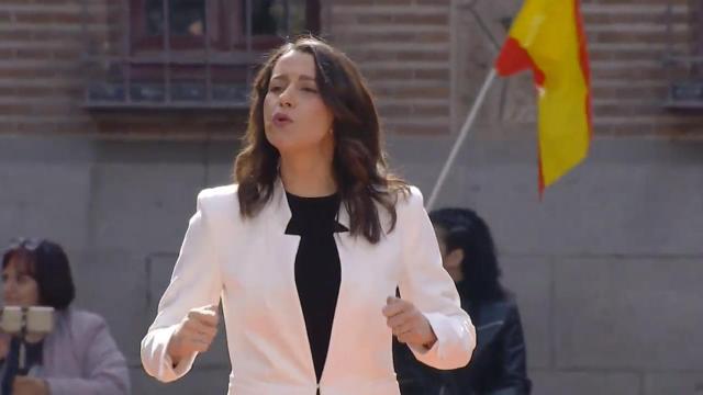 Inés Arrimadas, en la Plaza de la Villa de Madrid.