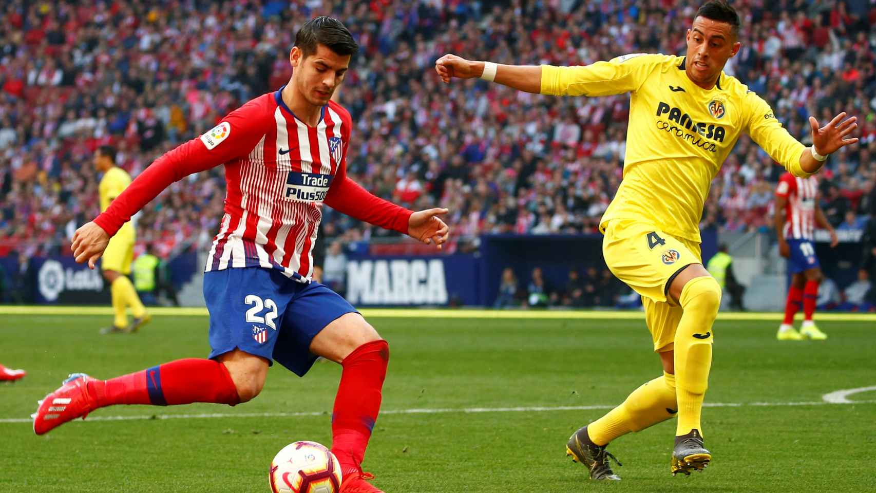 Morata dispara a puerta en el Atlético - Villarreal