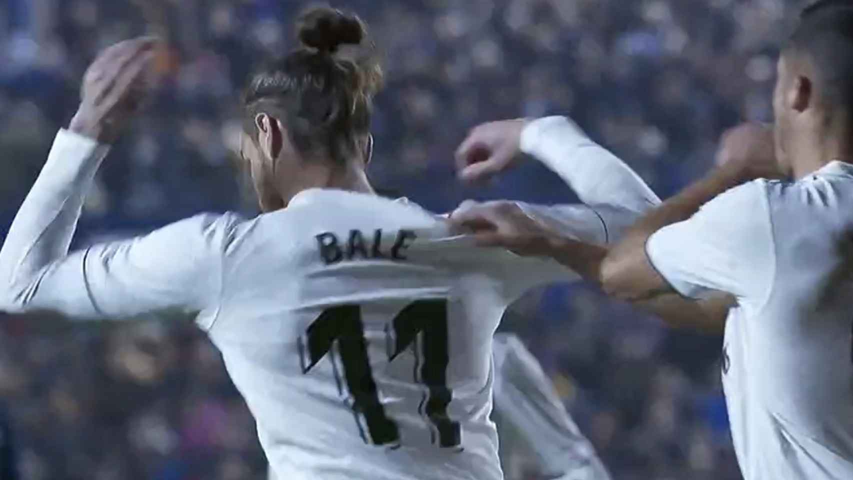 Bale no quiere celebrar su gol con Lucas Vázquez