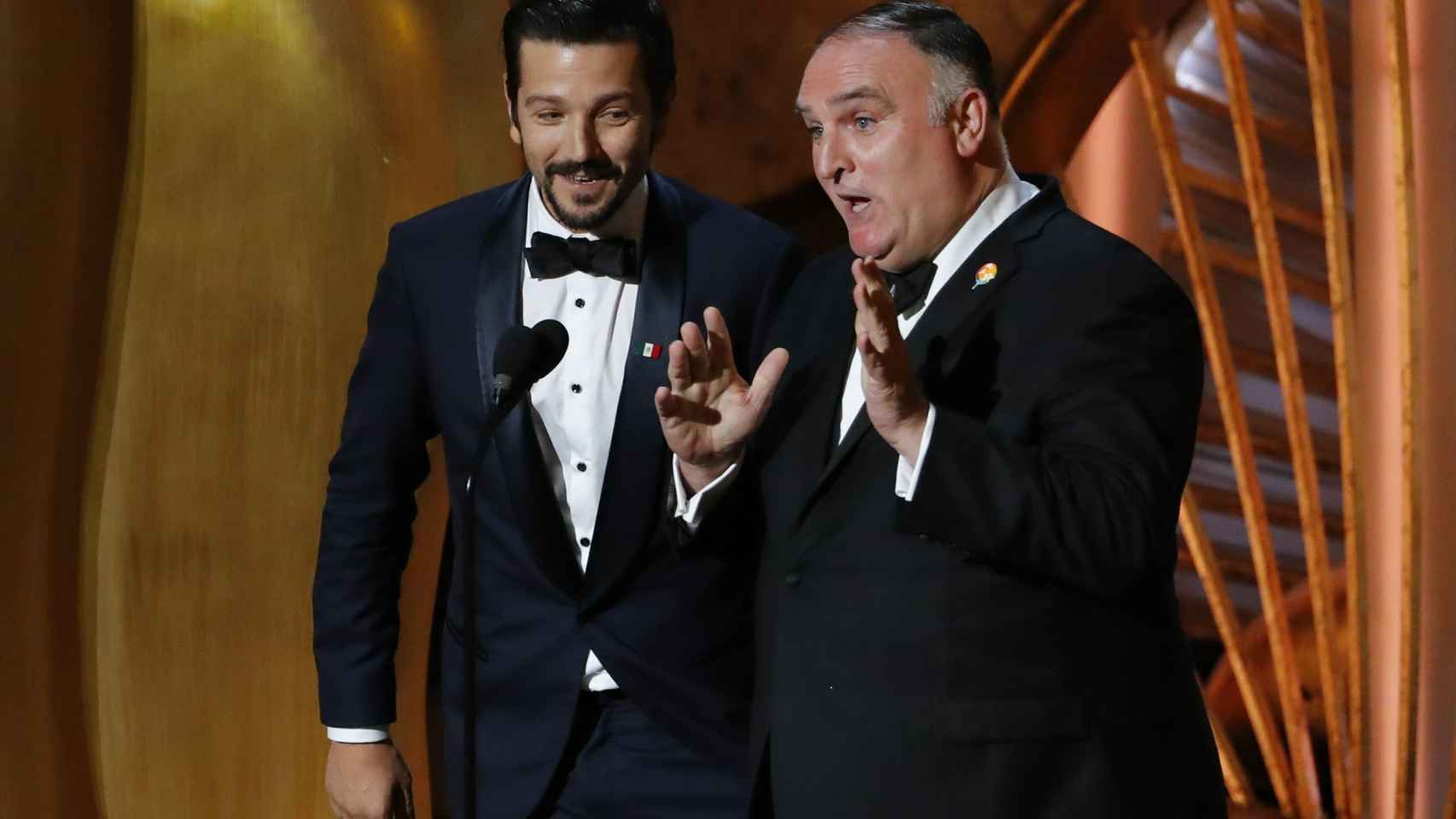 El actor mexicano Diego Luna y el chef español José Andrés, en la gala de los Oscar.