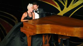 Lady Gaga y Bradley Cooper durante su actuación en los Oscar.