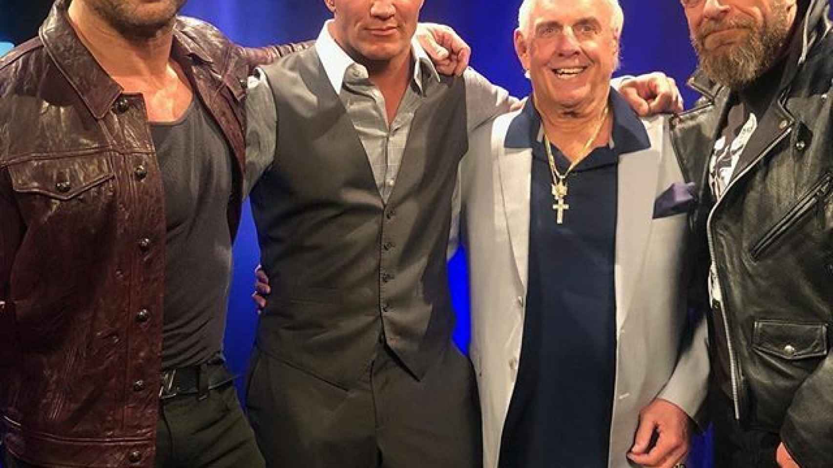 El reencuentro de Evolution, con Batista y Triple H. Foto: Instagram (@davebautista)
