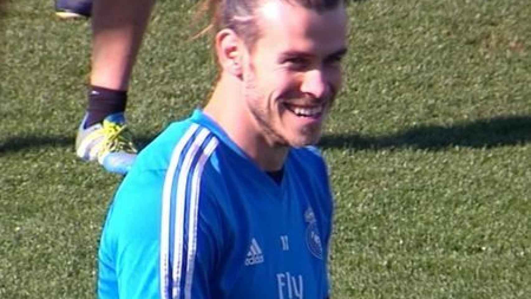 Bale, entre bromas y risas en el entrenamiento