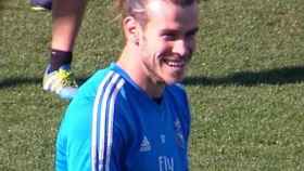 Bale, entre bromas y risas en el entrenamiento