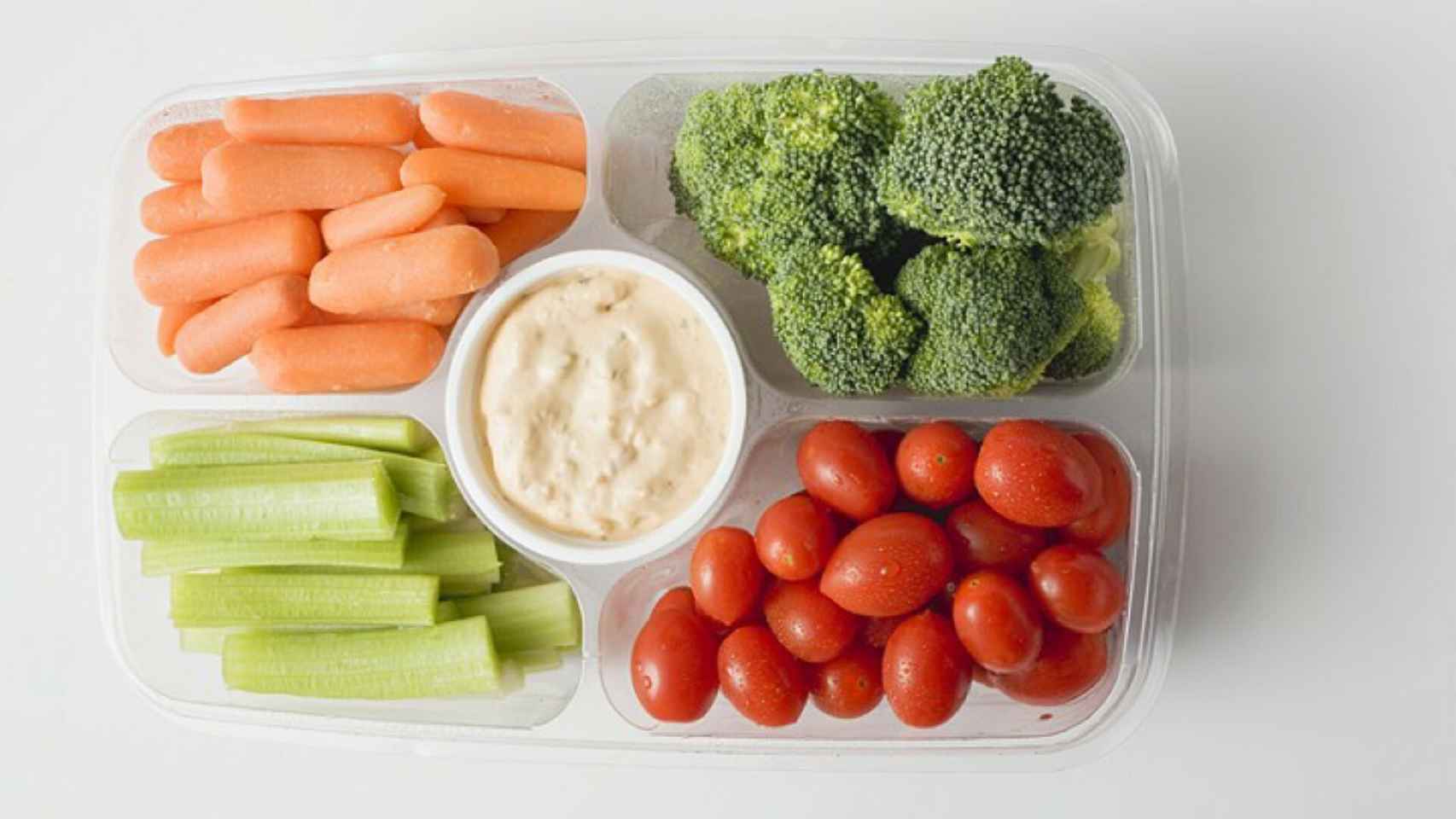 Tomate, zanahoria, brócoli y apio.