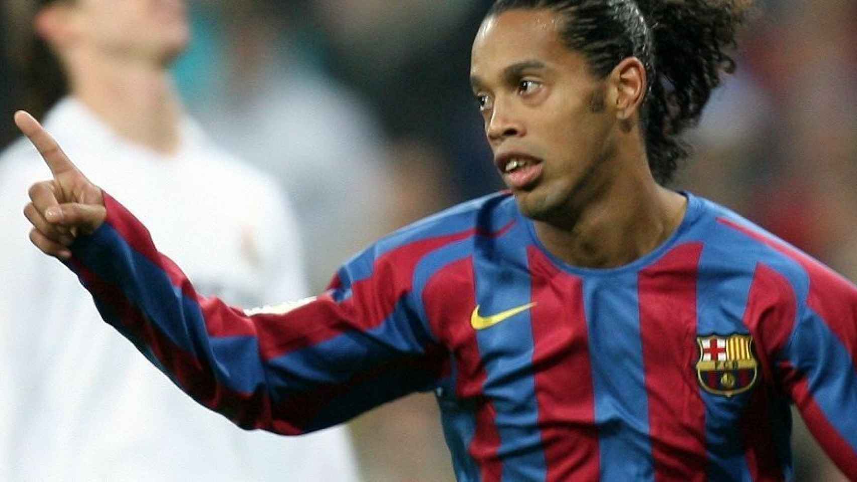 Ronaldinho, en la noche que fue ovacionado en el Santiago Bernabéu