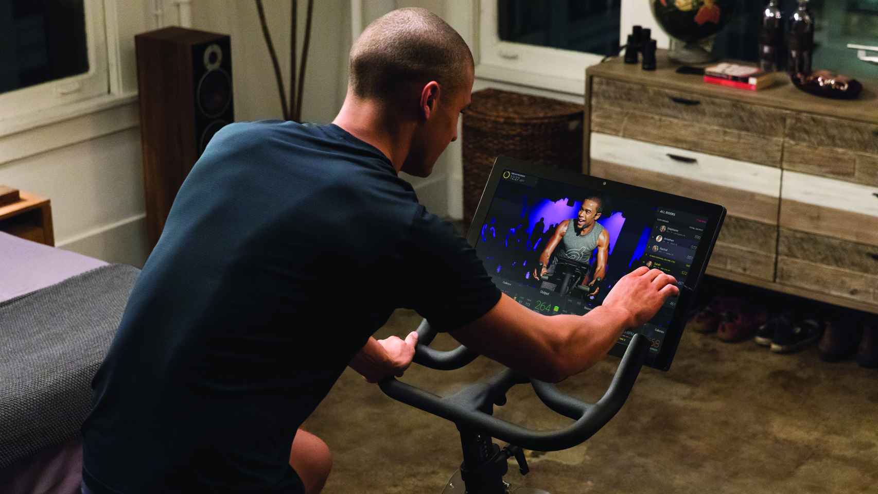 Las bicicletas de Peloton incorporan una televisión desde la que seguir clases en 'streaming'.