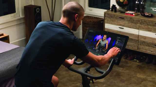 Las bicicletas de Peloton incorporan una televisión desde la que seguir clases en 'streaming'.