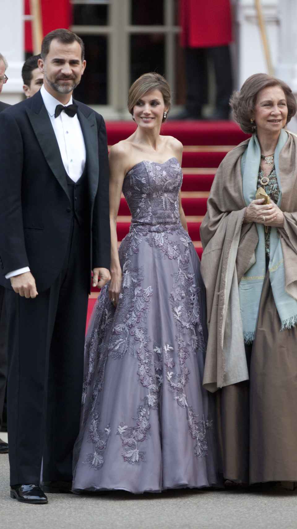 De izquierda a derecha: el rey Felipe VI, la reina Letizia y la emérita Sofía