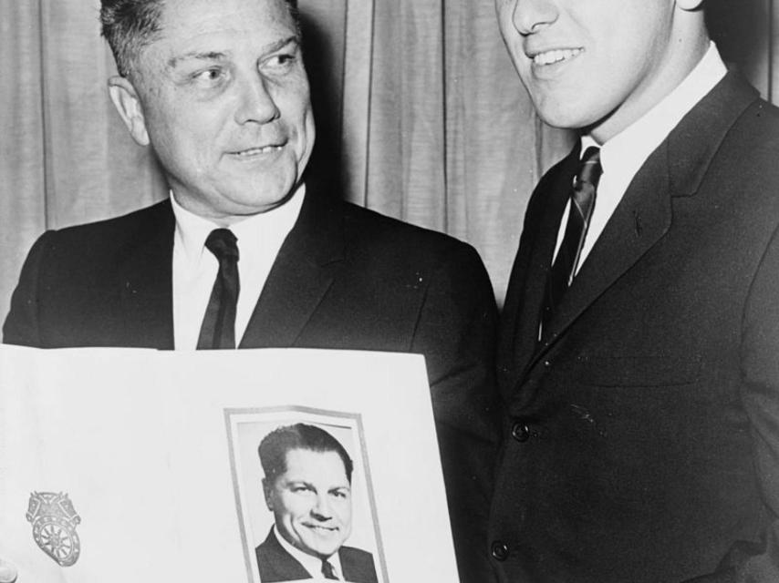 Jimmy Hoffa junto a su hijo en 1965.