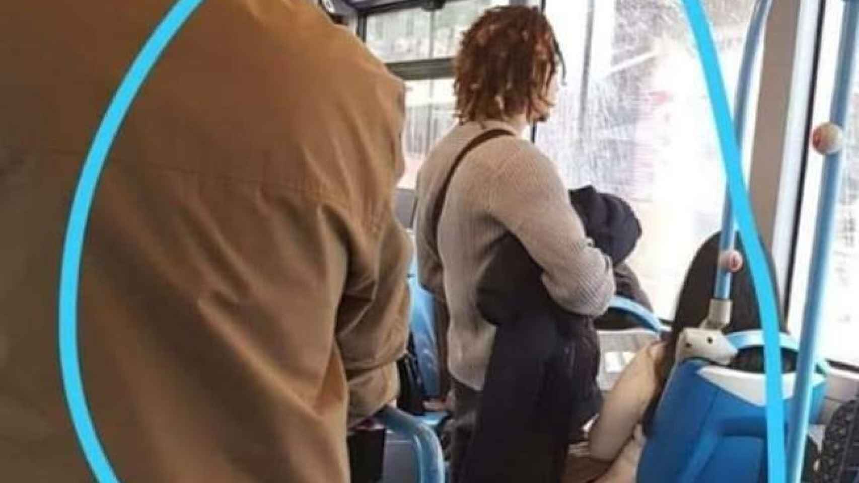 Foto compartida en redes del hombre buscado por eyacular sobre una joven en un autobús de Alicante