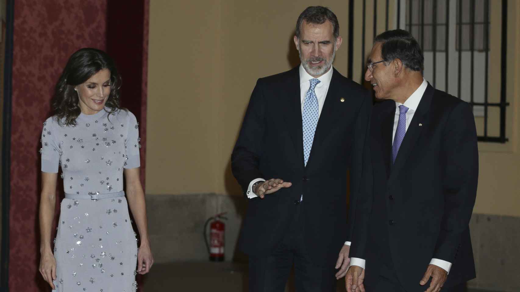 La reina Letizia, el rey Felipe y Martín Vizcarra, presidente de Perú.