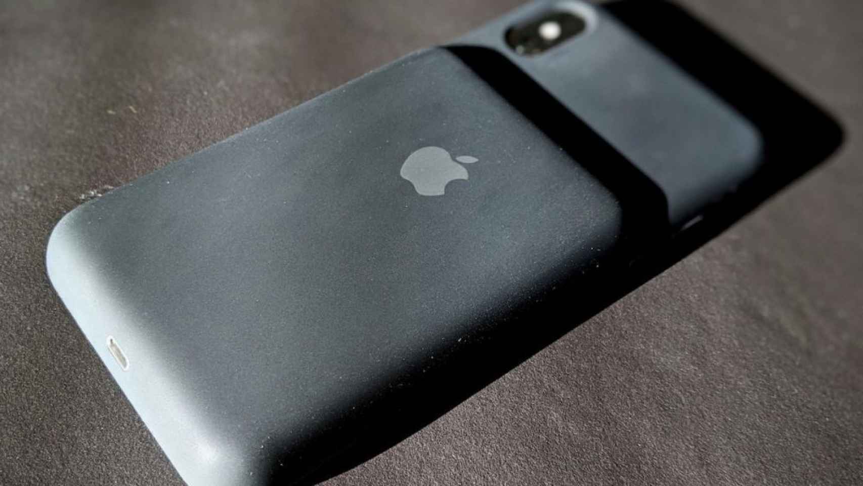 Apple Funda Smart Battery con carga inalámbrica para el iPhone 11