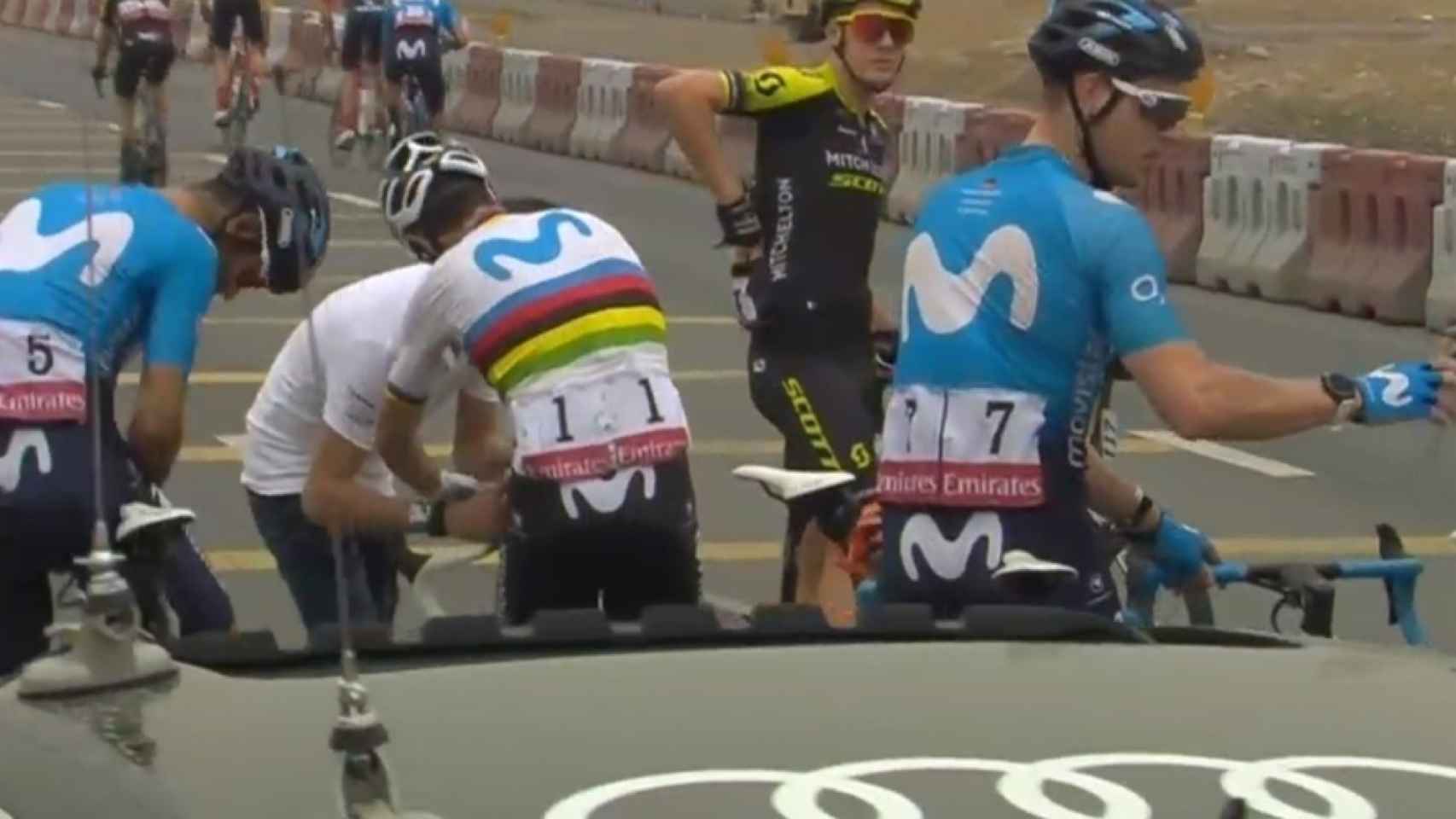 Valverde se cae en los primeros kilómetros de la etapa decisiva del Tour de EAU