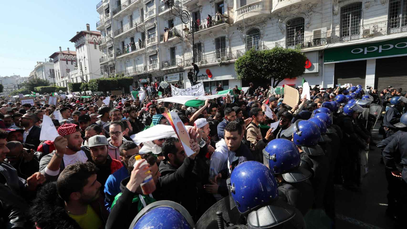 Protestas en Argelia contra el plan del presidente Abdelaziz Bouteflika de buscar un quinto mandato