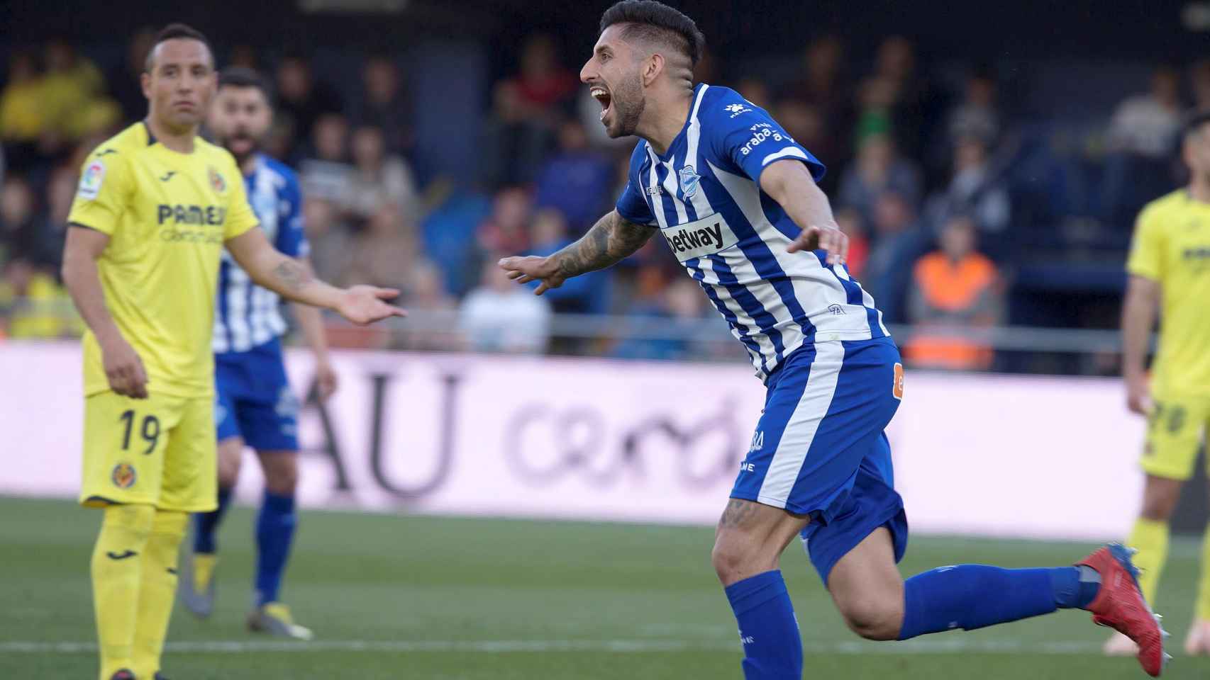 Maripán celebra su gol en el Villarreal - Alavés de La Liga