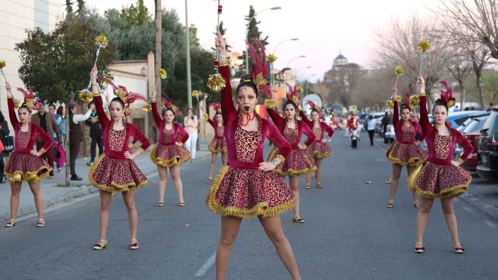 El color y la fantasía toman las calles de Toledo con su espectacular desfile de carnaval 1