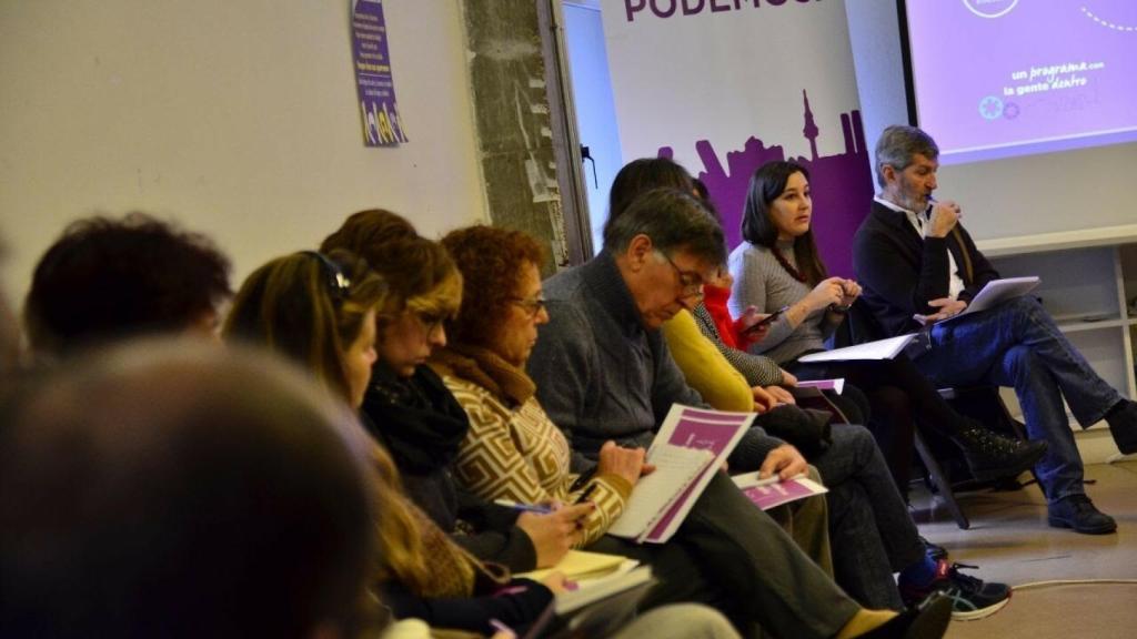Julio Rodríguez (dcha.) en una reunión de la dirección de Podemos Madrid.