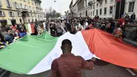 Manifestación por las calles de Milán contra el racismo