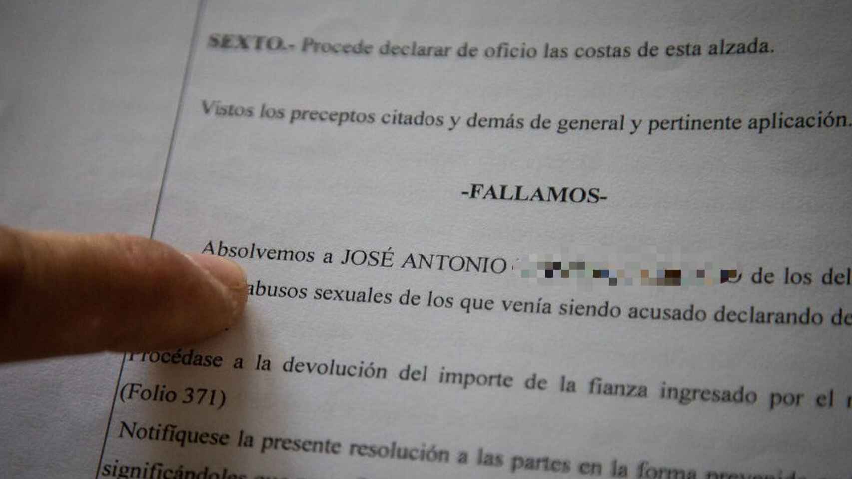 Sentencia de absolución sobre los cargos por delitos sexuales que se imputaban a José Antonio sobre sus hijos.