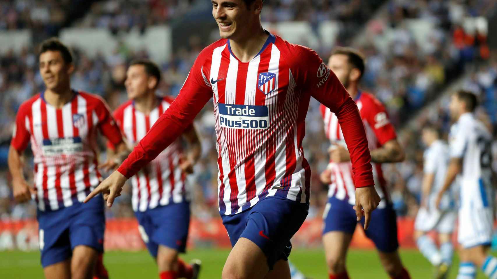 Morata celebra uno de sus goles en el Real Sociedad - Atlético de La Liga