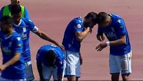 Los jugadores del Melilla celebran un gol ante el Cartagena simulando esnifar cocaína
