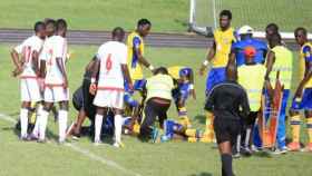 Herman Tsinga al momento de sufrir un colapso en pleno partido. Foto: Federación Gabonesa de Fútbol