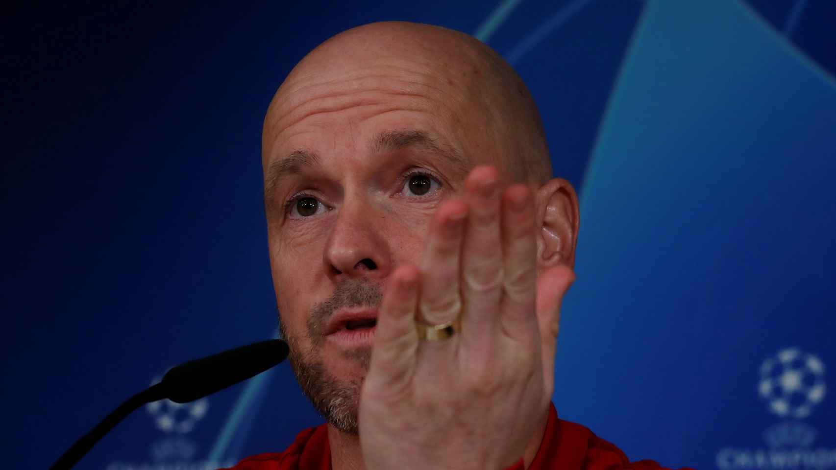 Ten Hag, entrenador del Ajax de Ámsterdam en rueda de prensa