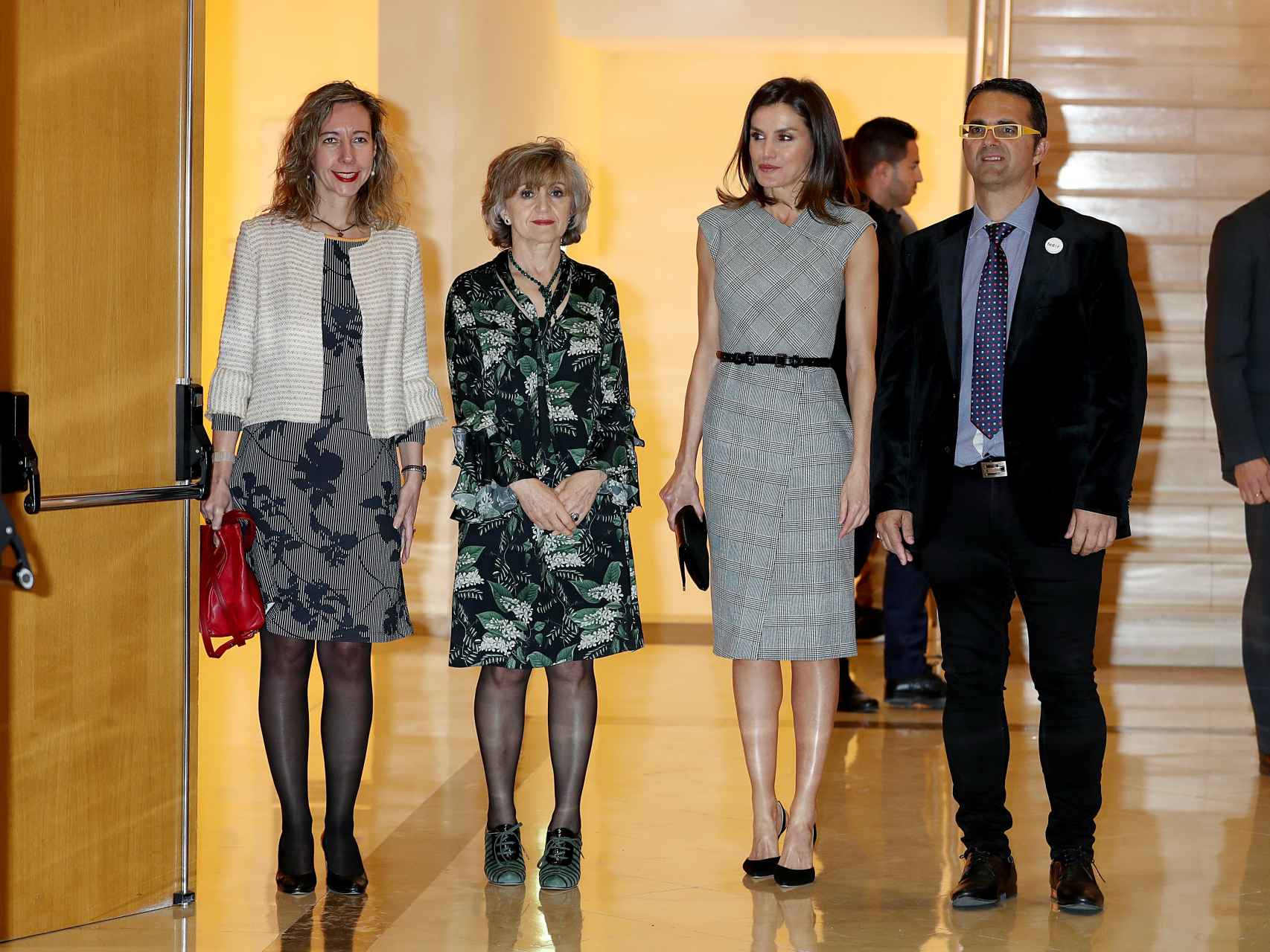 La reina Letizia junto a la ministra de Sanidad María Luisa Carcedo.