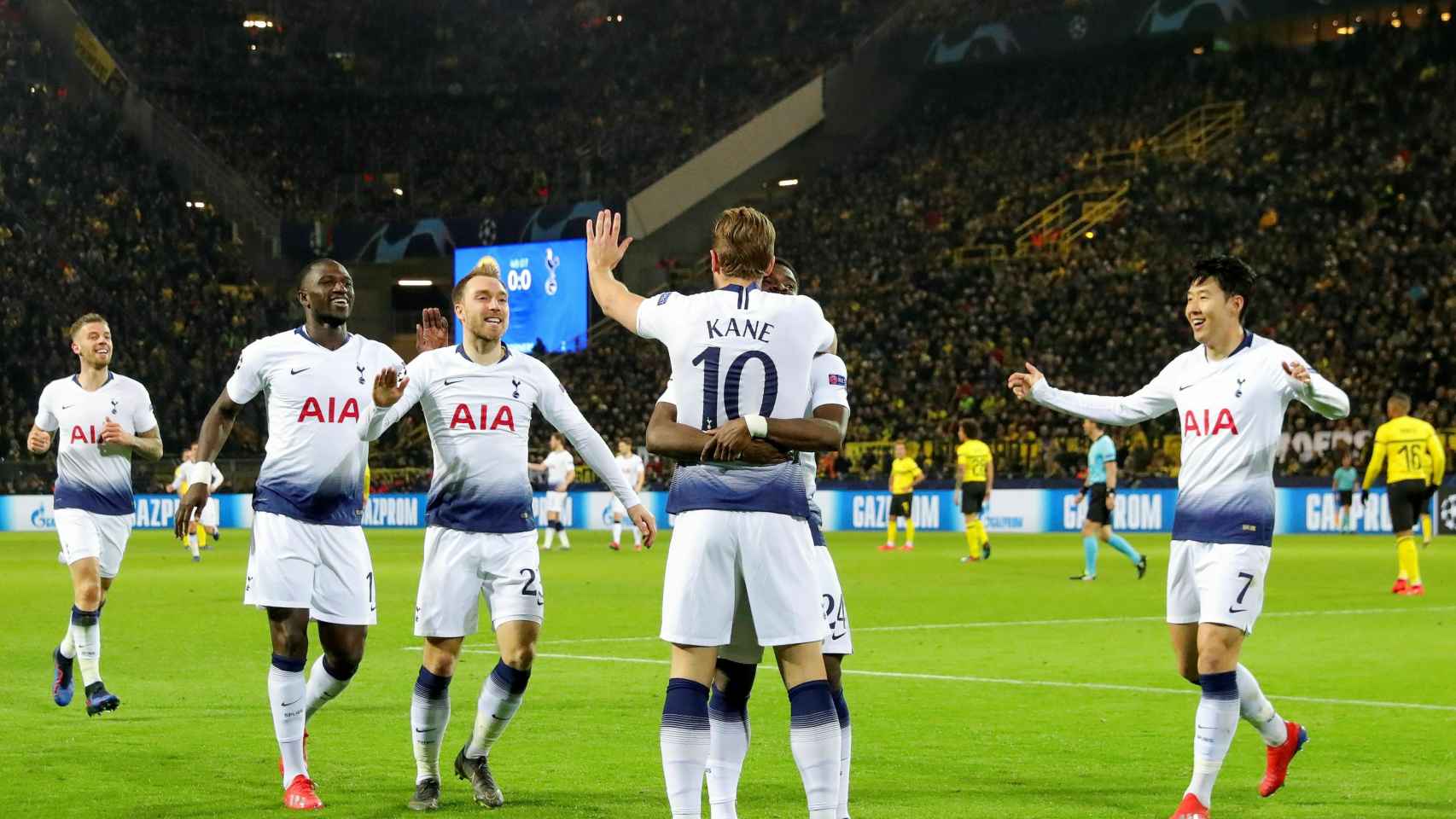 Kane celebra el gol del Tottenham Hotspur ante el Borussia Dortmund en Champions League