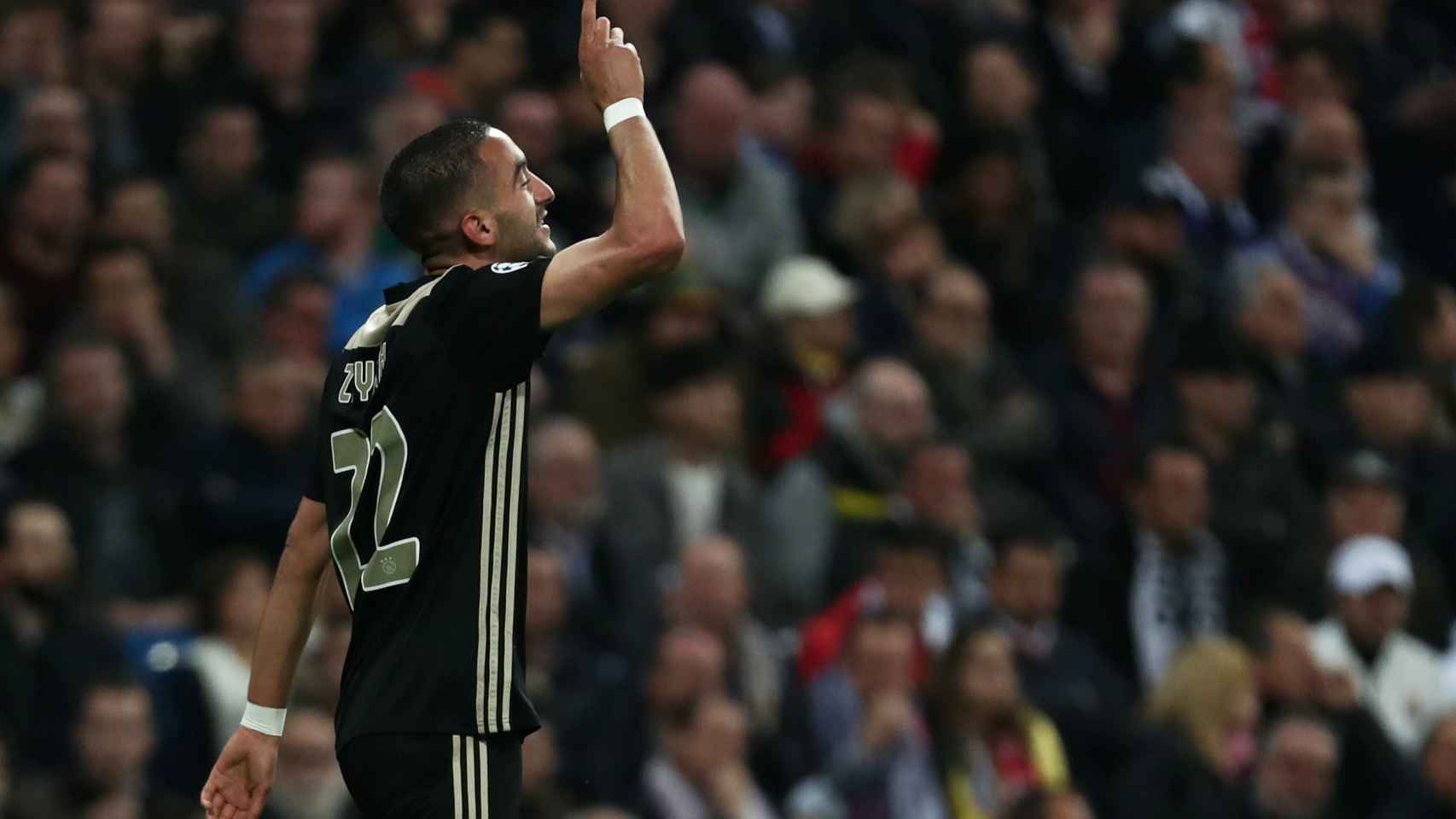 Hakim Ziyech celebra el gol del Ajax en el Santiago Bernabéu