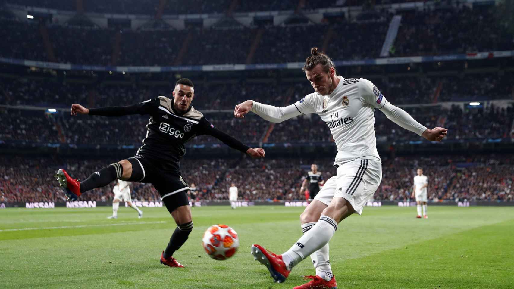 Gareth Bale centra al área