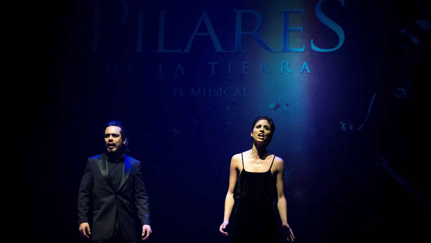 Dueto de 'Los pilares de la Tierra' durante la presentación del musical.