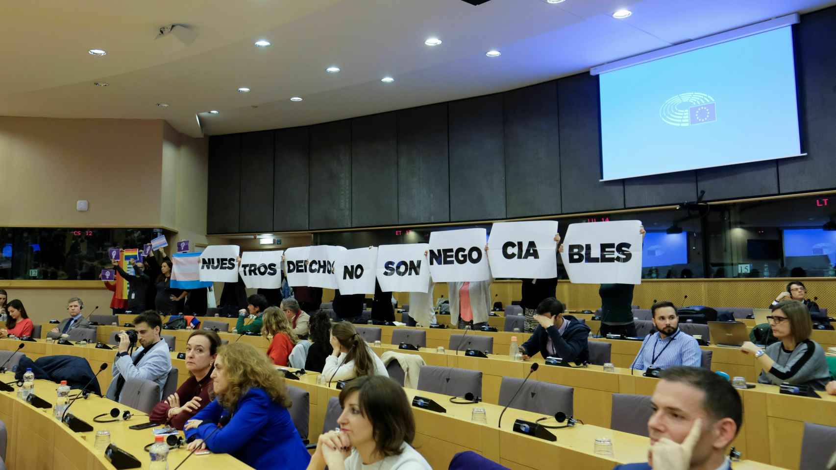 La protesta de trabajadores de la Eurocámara contra Vox