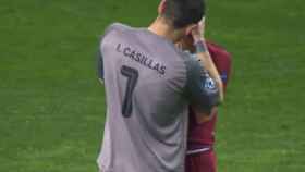 Casillas abraza a Florenzi al término del Oporto - Roma de la Champions League