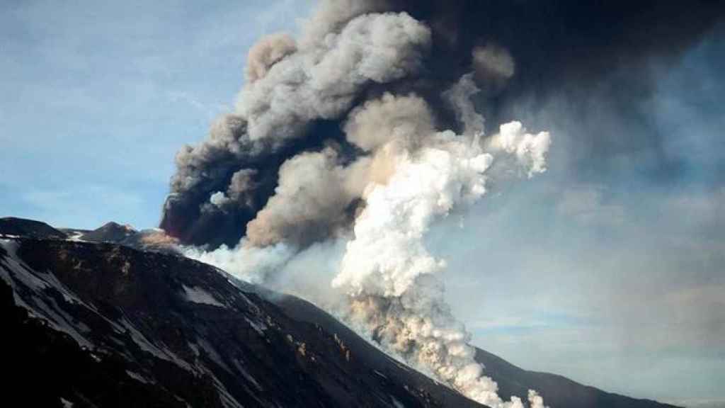 El volcán Etnia en erupción