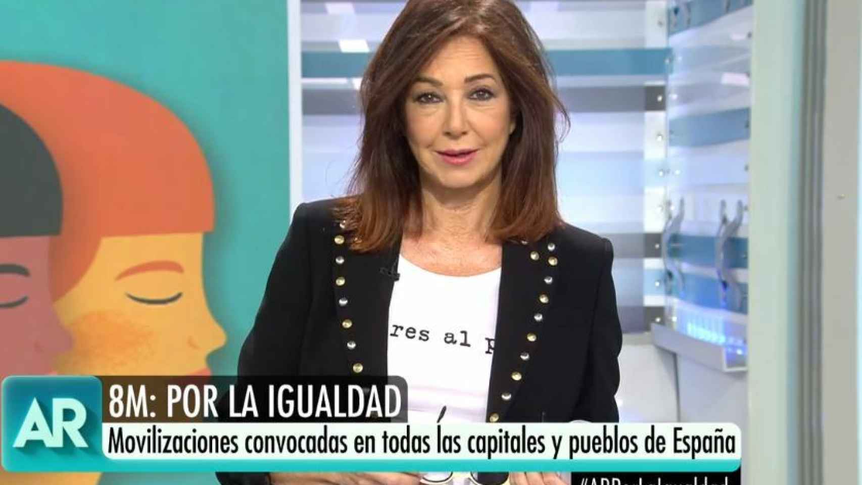 Ana Rosa Quintana con una camiseta que reza 'Mujeres al poder'.
