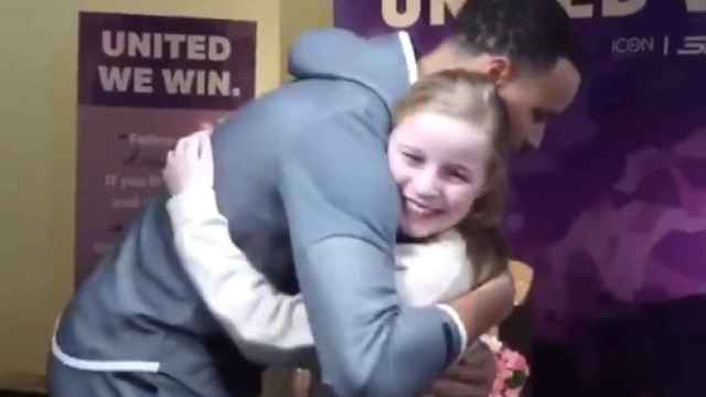 El precioso gesto de Curry con una niña que se ha hecho viral