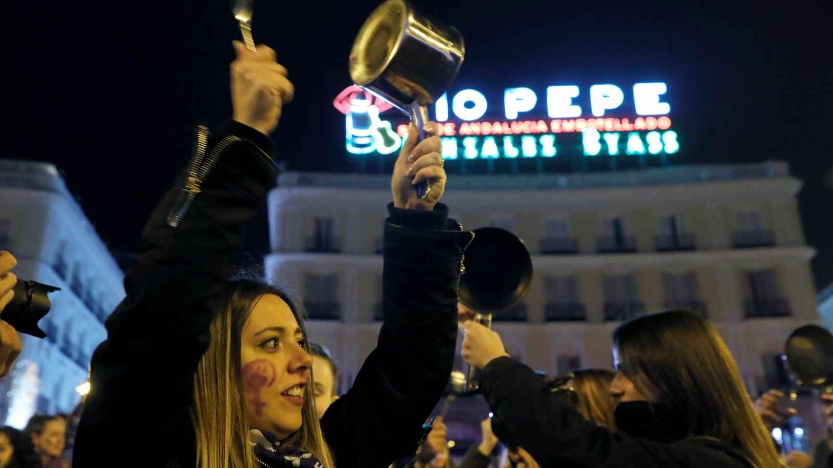 Cacerolada feminista en la Puerta del Sol de Madrid