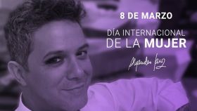 Críticas a Alejandro Sanz por maquillarse un ojo en nombre de las mujeres