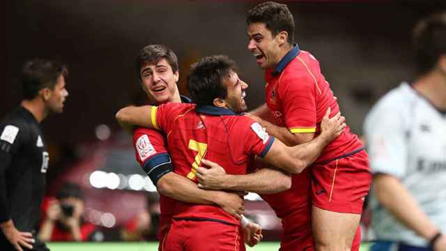 Los jugadores de la selección española de ruby celebran la victoria ante Nueva Zelanda