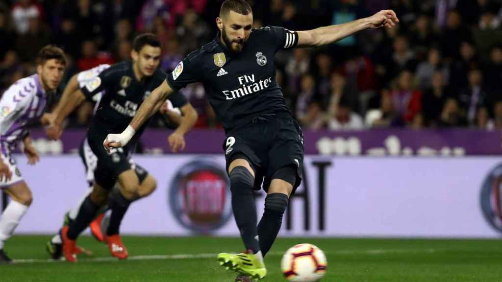 Benzema marca de penalti el segundo gol del Real Madrid en Valladolid