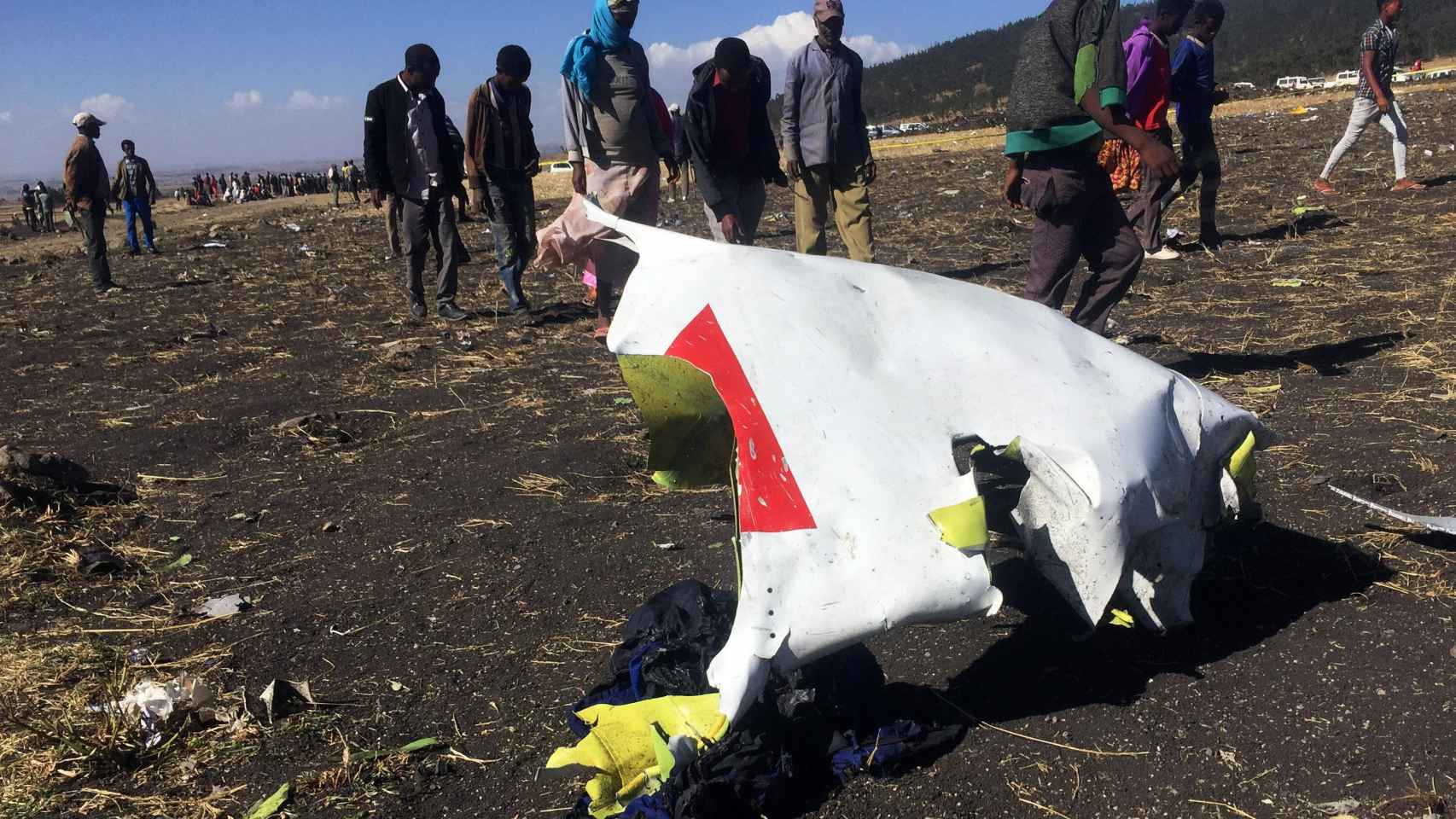 restos del accidente de avión en Etiopía, a pocos kilómetros del aeropuerto de Adis Abeba.