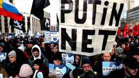 Miles de rusos protestan contra la ley sobre desconexión de internet