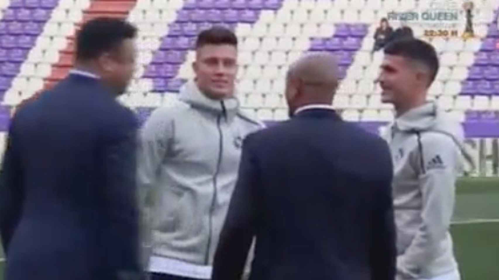 Ronaldo y Roberto Carlos hablando con Cristo y Seoane