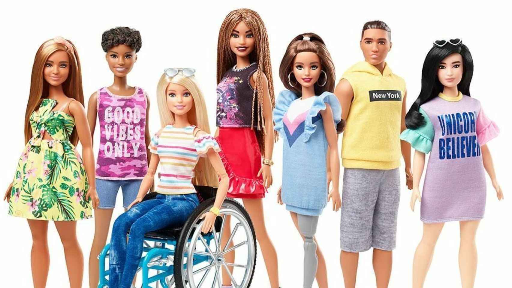 Barbie rodeada de sus amigos en una imagen de Mattel.