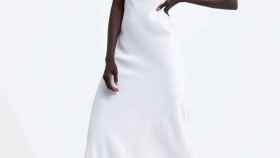 El vestido blanco y lencero de Zara que vas a querer a toda costa.