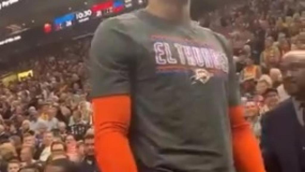 Rusell Westbrook encarándose con un aficionado de los Utah Jazz